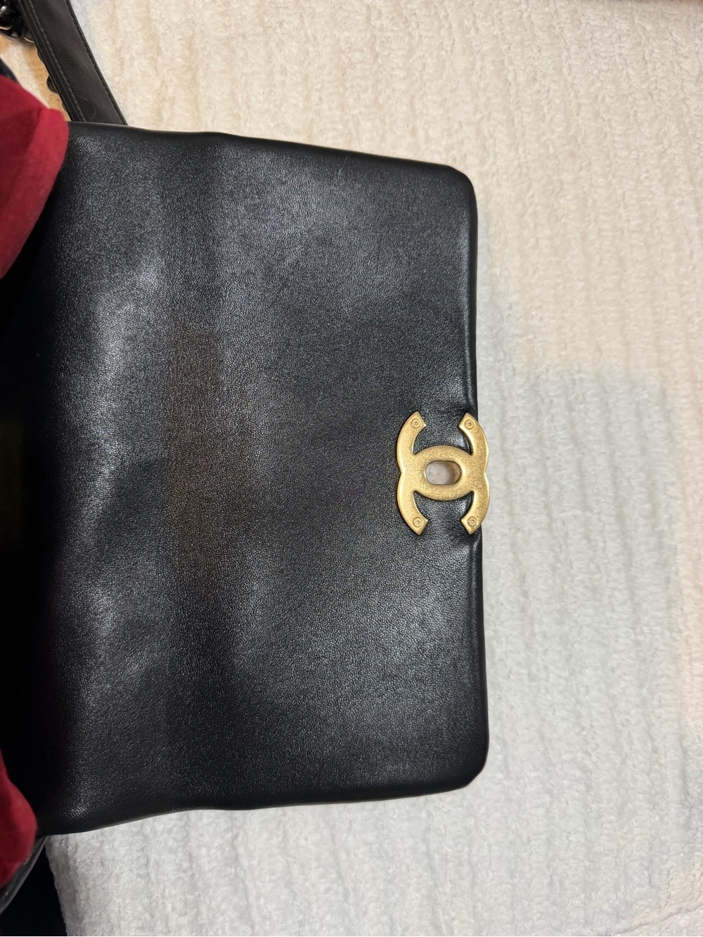 CHANEL Black Quilted Leather Shoulder Bag with Gold Hardware - Picture 8 of 16